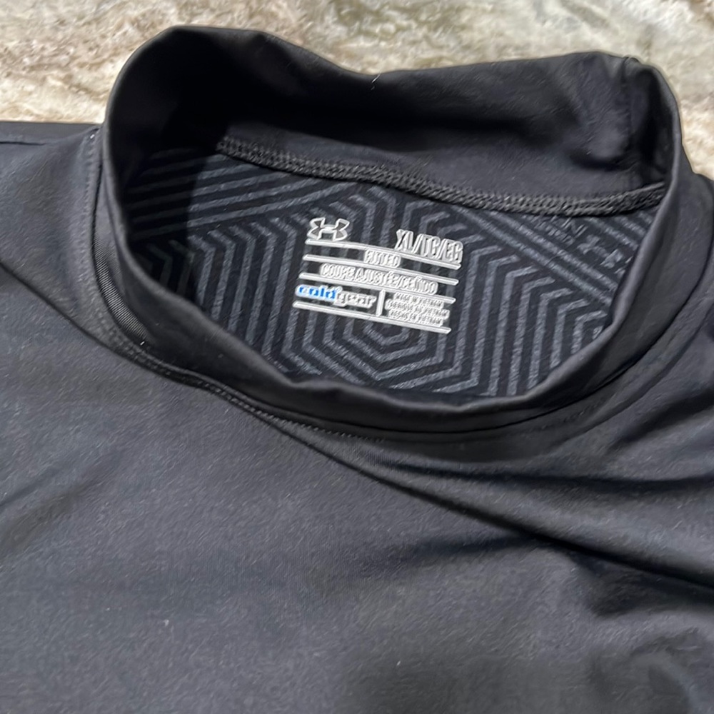 Men’s under Armour XL Fitted Cold Gear Mock Turtleneck